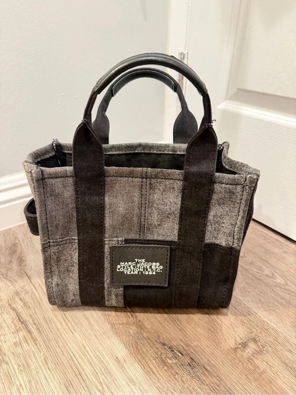 Marc Jacobs the tote bag - small size